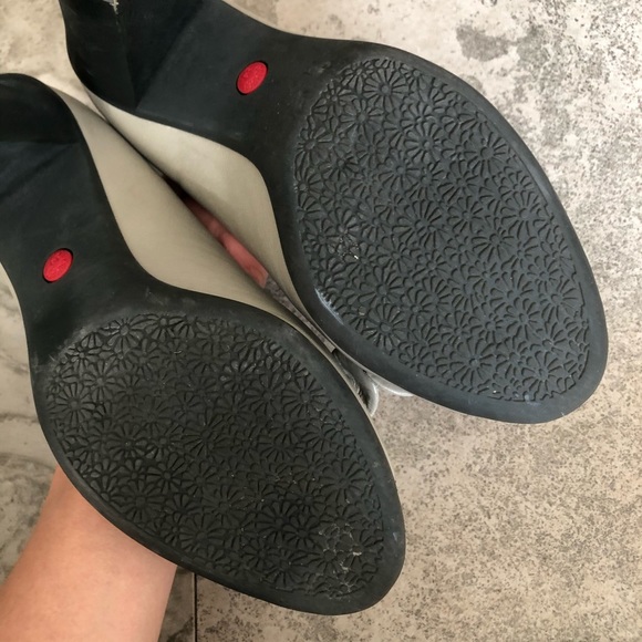 CAMPER Lt Gray Patent Leather Bow Peep Toe Heels - Picture 7 of 11